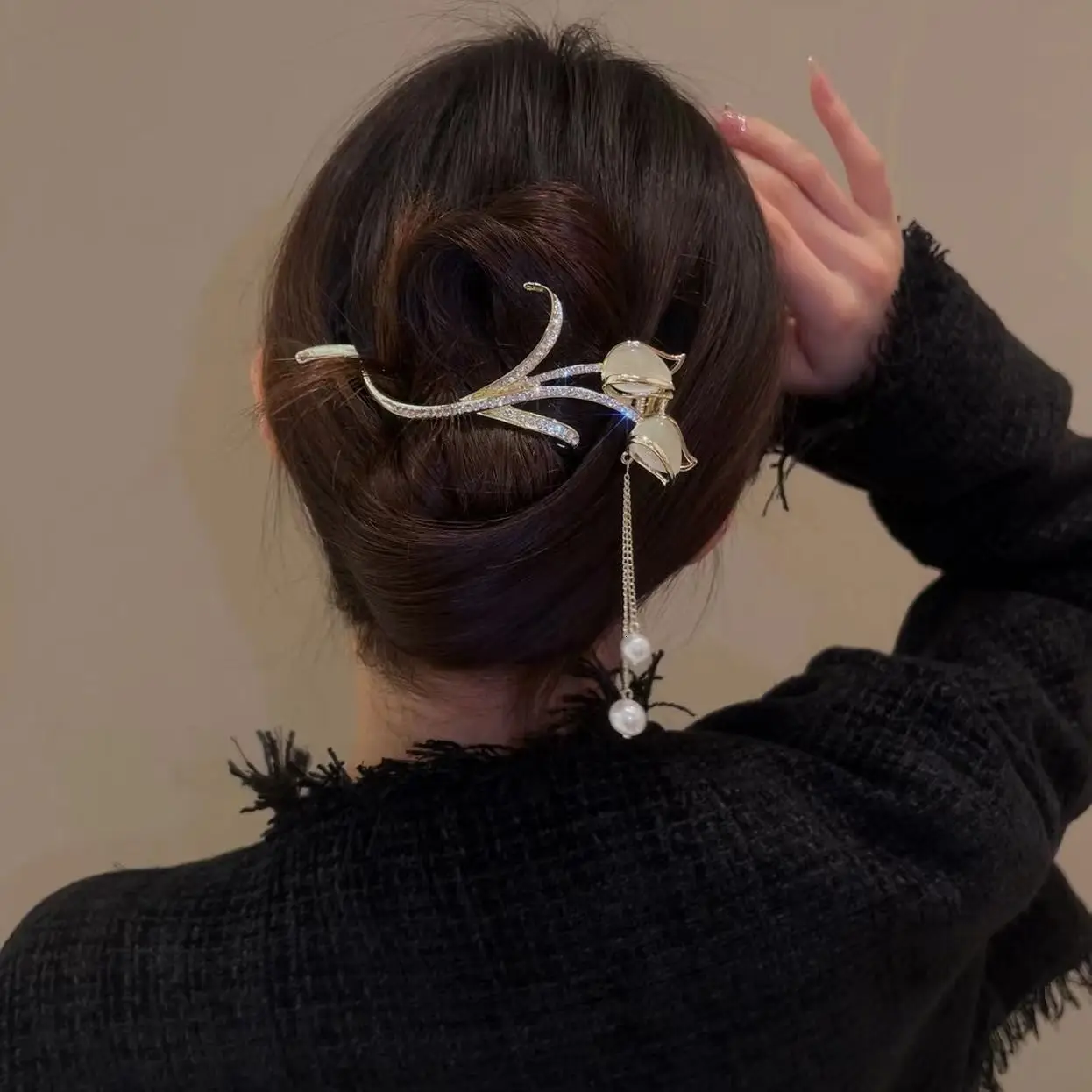 Tulip Crystal Tassel Hairpin for Women - Image 4