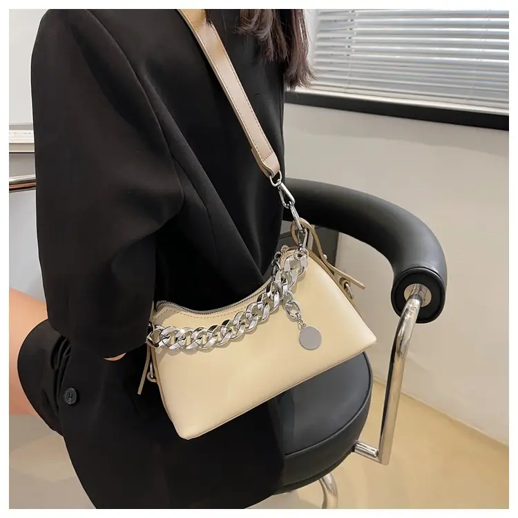 Women's Cream Chain Shoulder Messenger Bag 2023 — feature 11