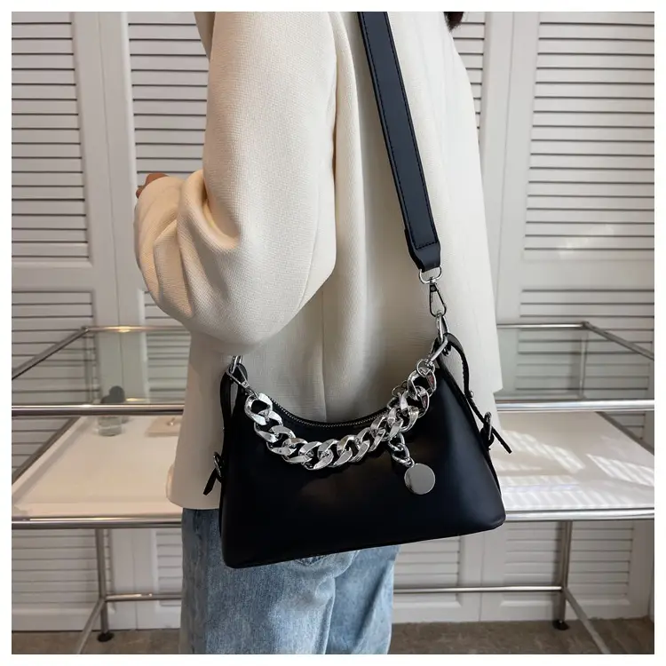 Women's Cream Chain Shoulder Messenger Bag 2023 — feature 14