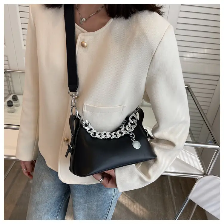 Women's Cream Chain Shoulder Messenger Bag 2023 — feature 15