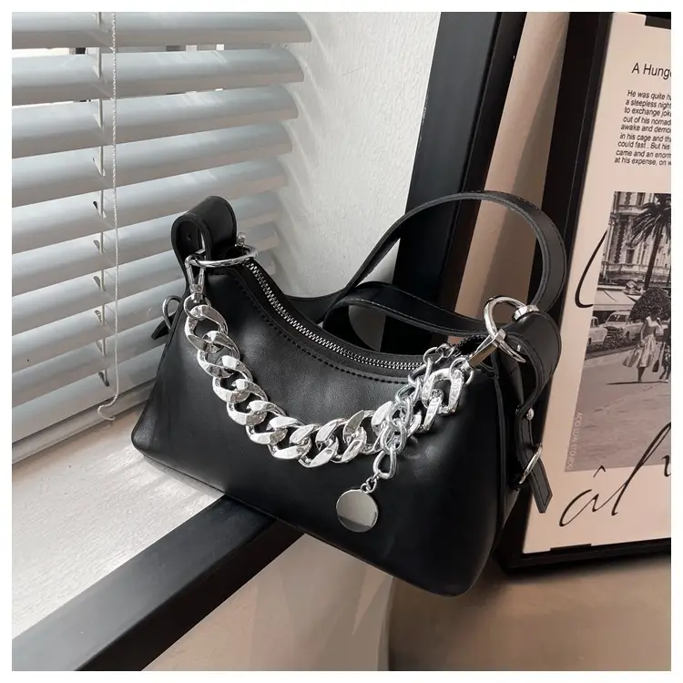 Women's Cream Chain Shoulder Messenger Bag 2023 — feature 24