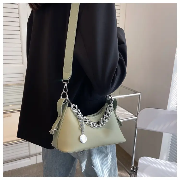 Women's Cream Chain Shoulder Messenger Bag 2023 — feature 8