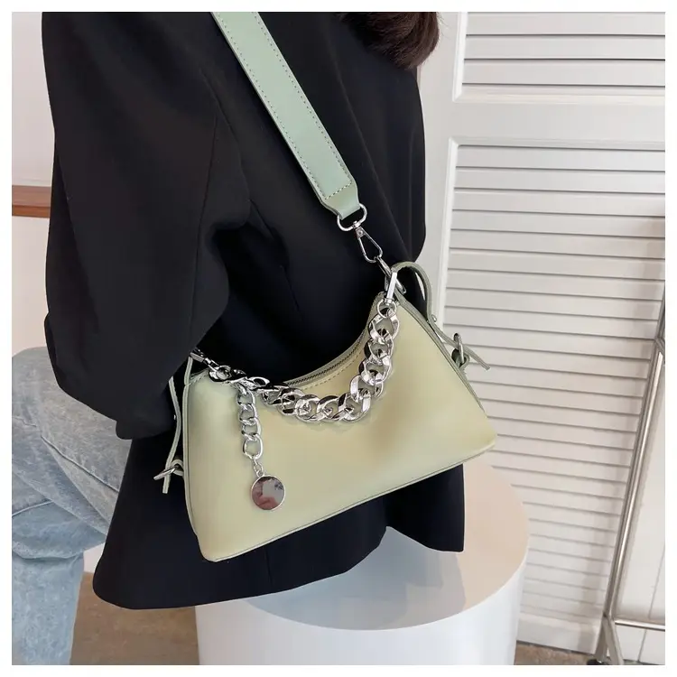 Women's Cream Chain Shoulder Messenger Bag 2023 — feature 9