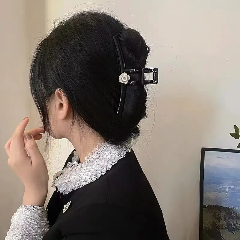 Star Camellia High-end Hair Clip Black Large - Image 4