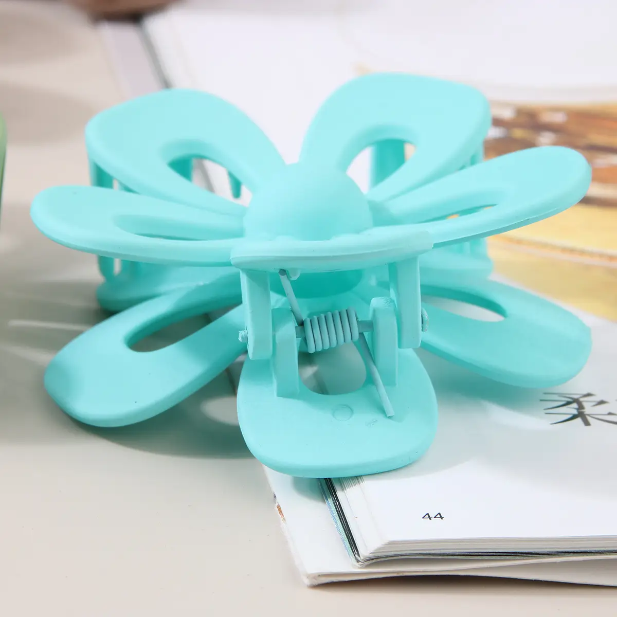 Hollow Flower Hair Clip White Acrylic Women's Back Clip - Image 59