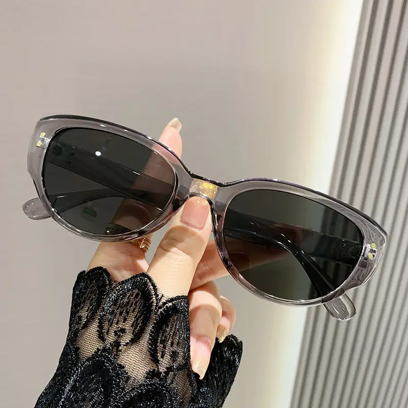 Women UV Protection Sunglasses Black Frame Slimming - Image 7