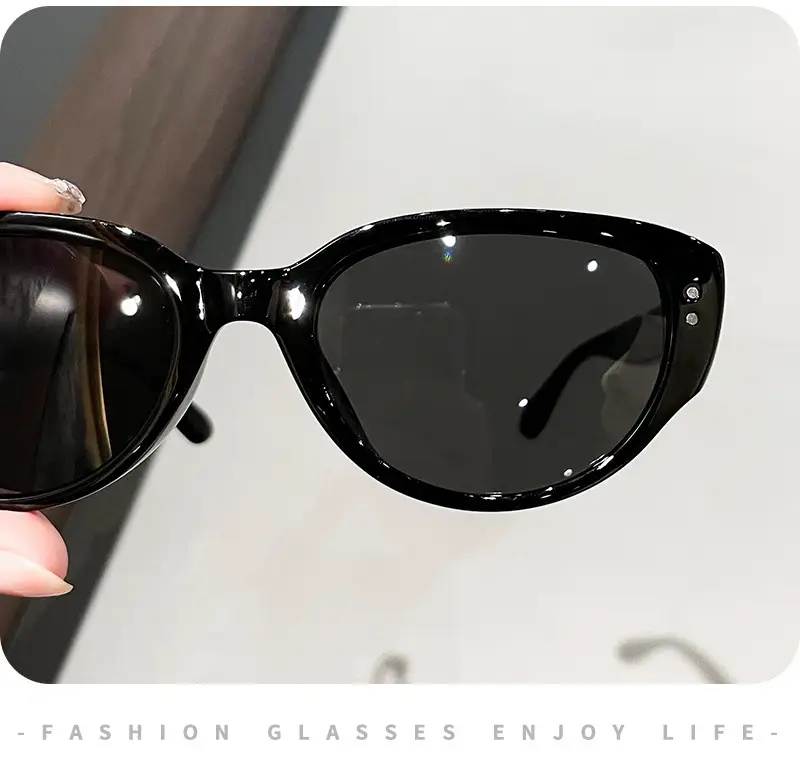 Women UV Protection Sunglasses Black Frame Slimming — feature 20