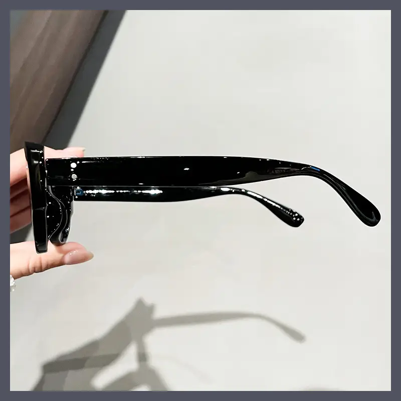 Women UV Protection Sunglasses Black Frame Slimming — feature 22