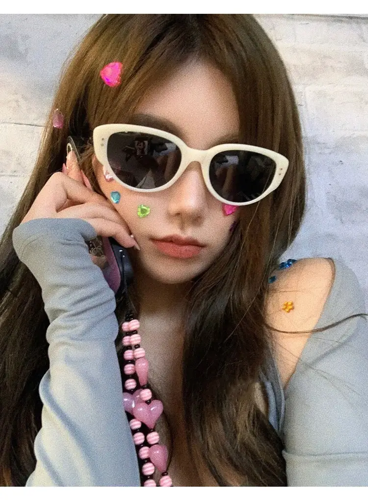 Women UV Protection Sunglasses Black Frame Slimming — feature 5