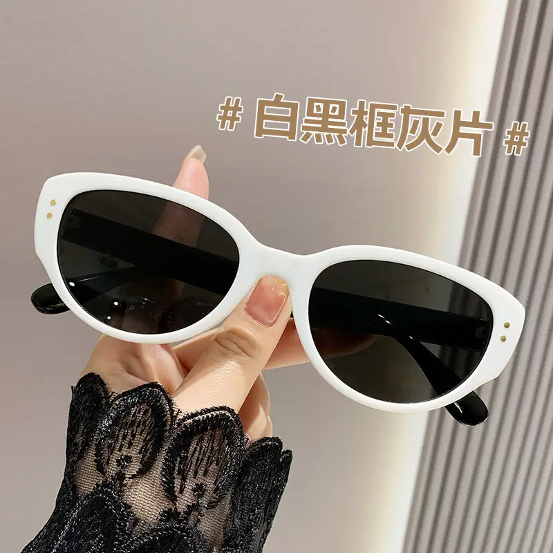 Women UV Protection Sunglasses Black Frame Slimming - Image 3