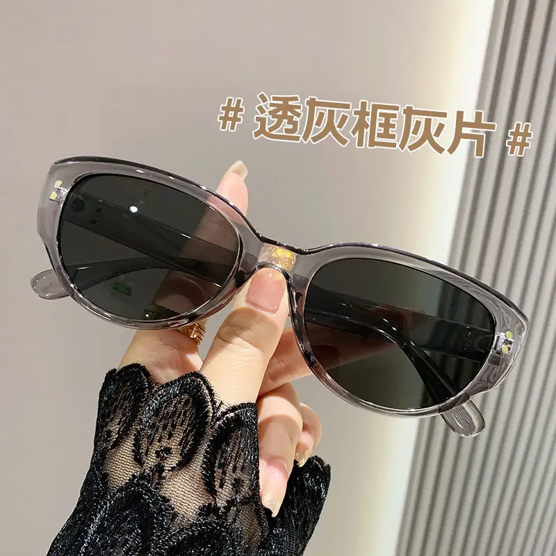 Women UV Protection Sunglasses Black Frame Slimming - Image 4