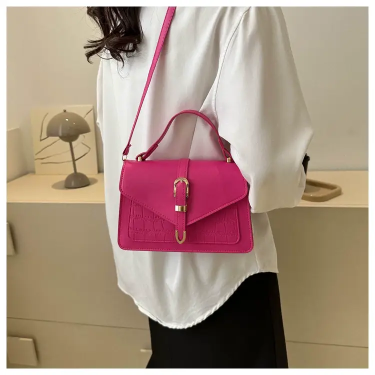 Retro Croc Leather Shoulder Bag Black Women 2026 — feature 7