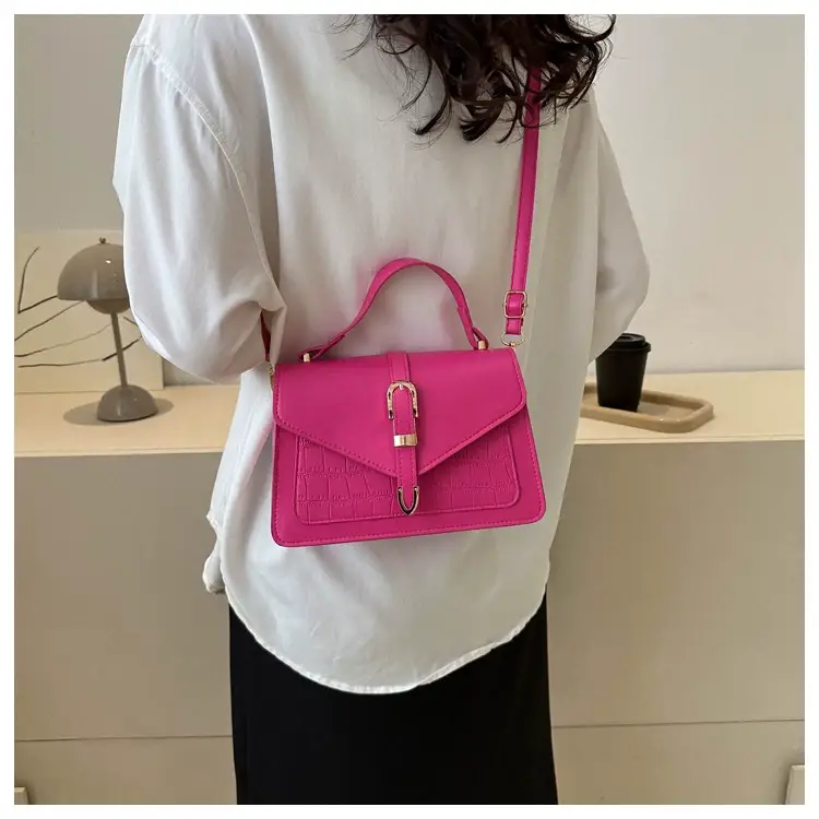 Retro Croc Leather Shoulder Bag Black Women 2026 — feature 8