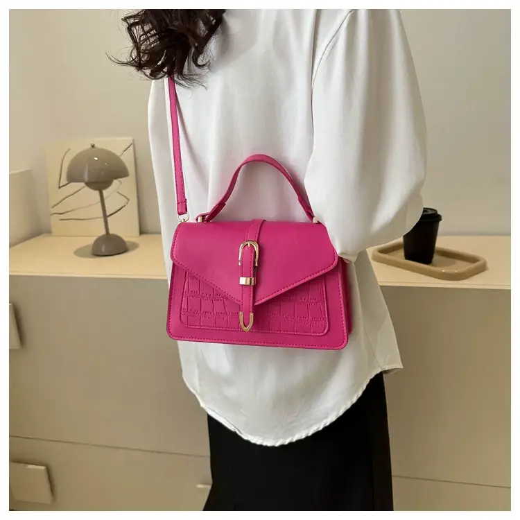 Retro Croc Leather Shoulder Bag Black Women 2026 — feature 9