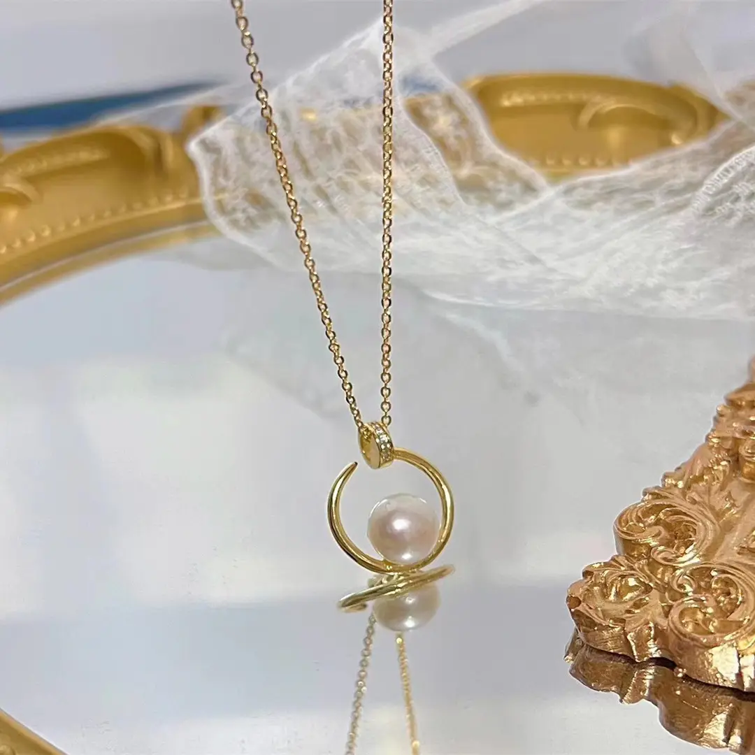 Women's Gold Pearl Necklace with Simple Niche Design - Image 3