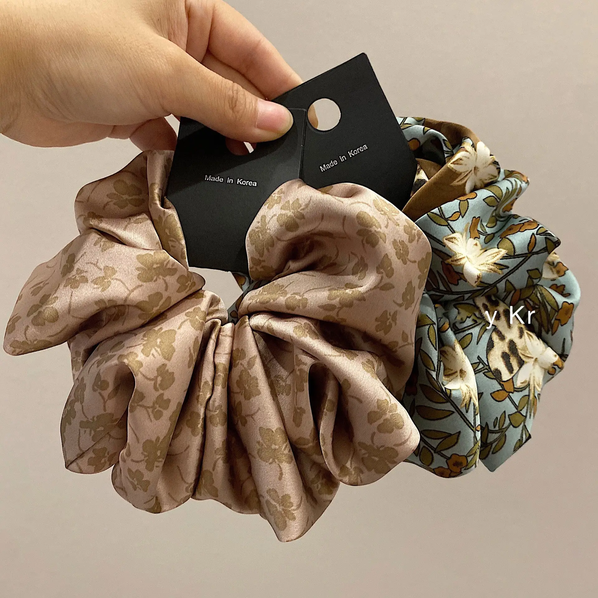 Grey Pink Printed Satin Hair Ring with Elegant Floral Pattern - Image 5