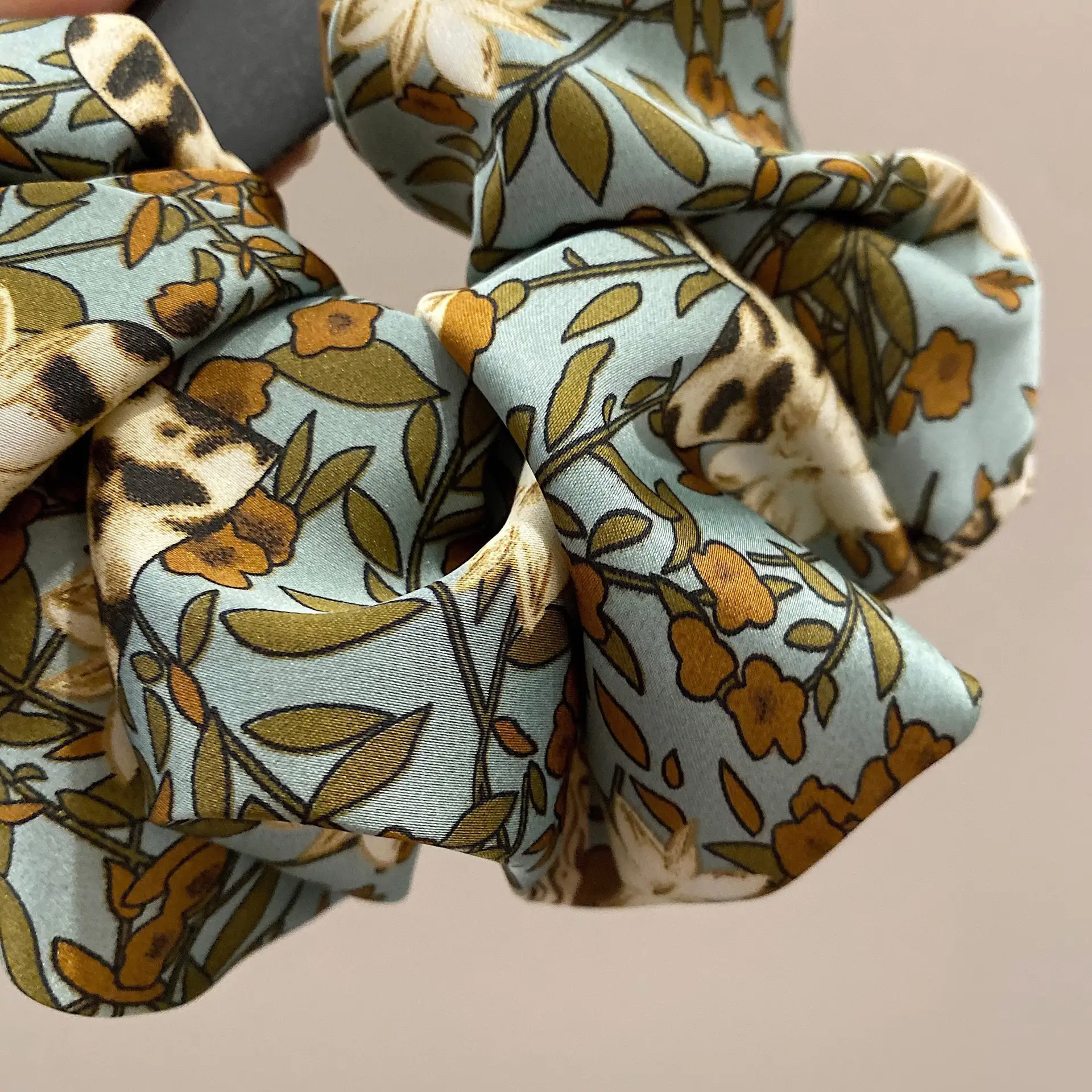 Grey Pink Printed Satin Hair Ring with Elegant Floral Pattern — feature 19