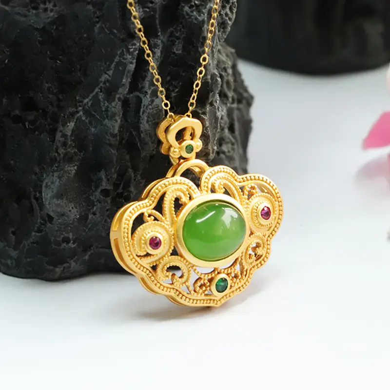 Guan Yu Jade Pendant Necklace Green Crystal Russian Material — feature 9