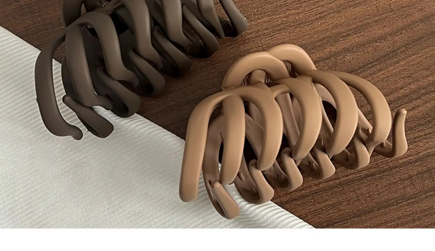 Large Elegant Hair Clip for Women Black — feature 7