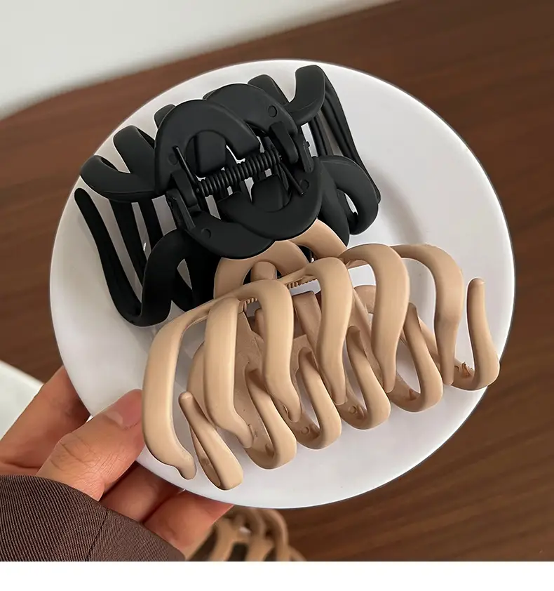 Large Elegant Hair Clip for Women Black — feature 8