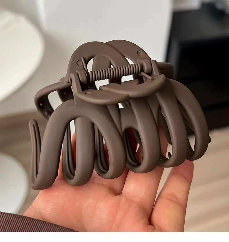 Large Elegant Hair Clip for Women Black — feature 9