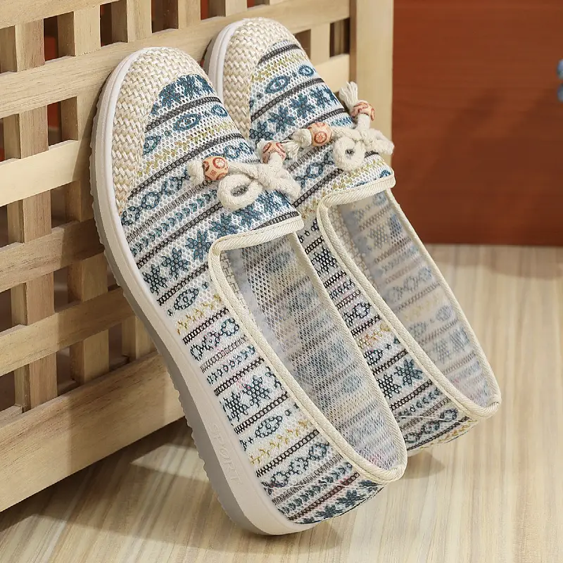 Spring and Summer New Style Old Beijing Cloth Shoes for Women, Non-Slip Soft-Soled Flat Comfortable Slip-On Shoes for Middle-Aged and Elderly Mothers - Image 4