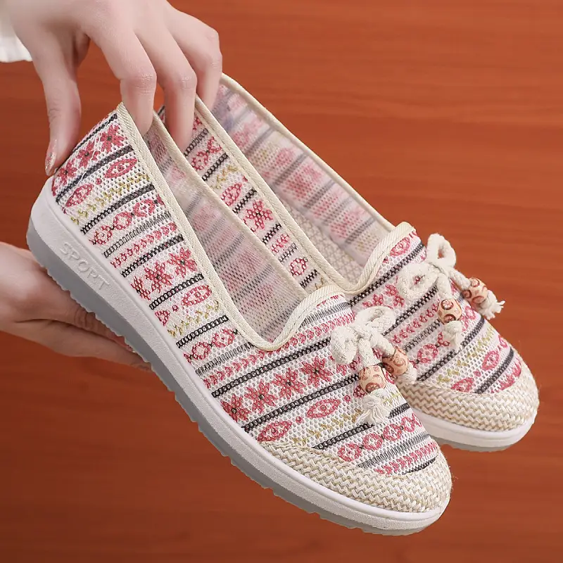 Spring and Summer New Style Old Beijing Cloth Shoes for Women, Non-Slip Soft-Soled Flat Comfortable Slip-On Shoes for Middle-Aged and Elderly Mothers - Image 5
