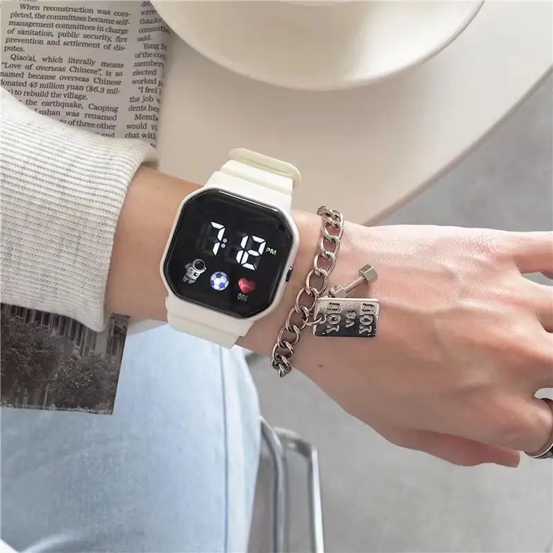 Women's Digital Display Water Resistant Watch — feature 3