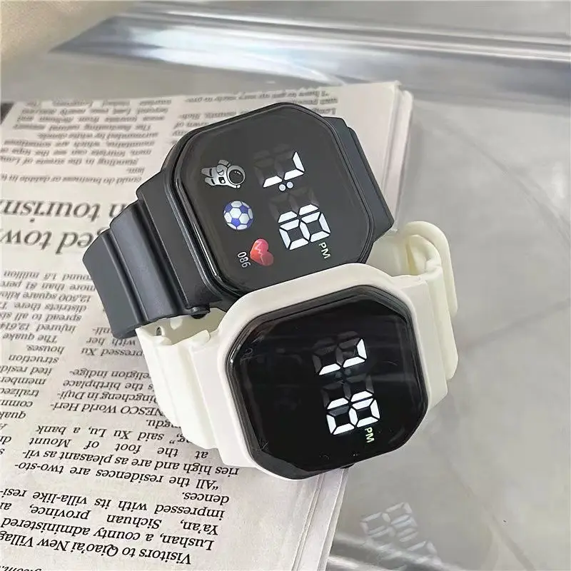 Women's Digital Display Water Resistant Watch — feature 5