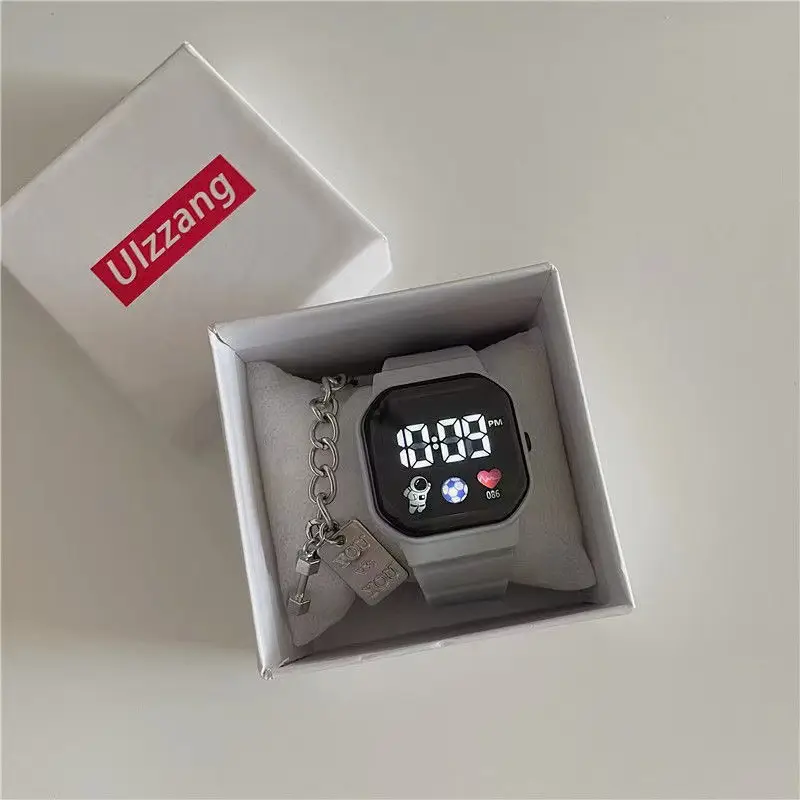 Women's Digital Display Water Resistant Watch — feature 8