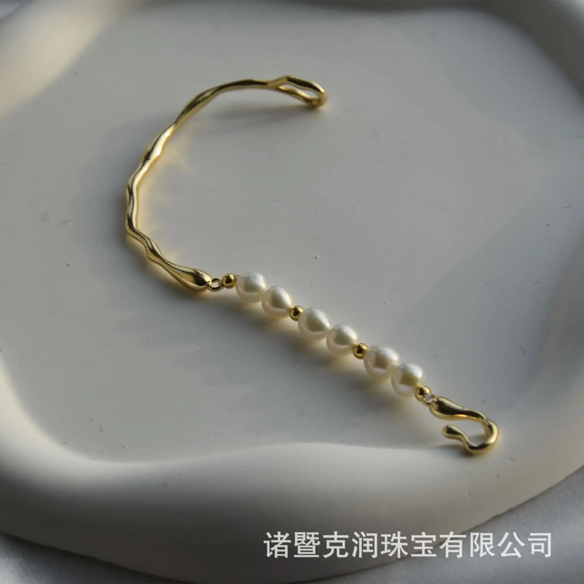 Gold Pearl Bracelet with Water Drop Design - Image 4