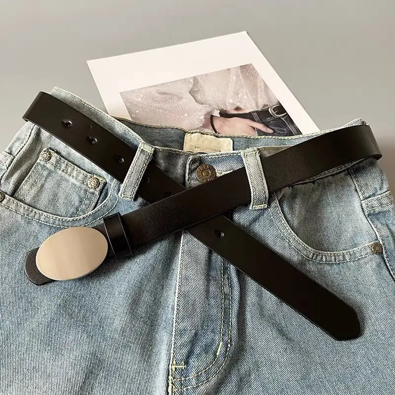 Korean-style Women's Belt with Oval Buckle β feature 4