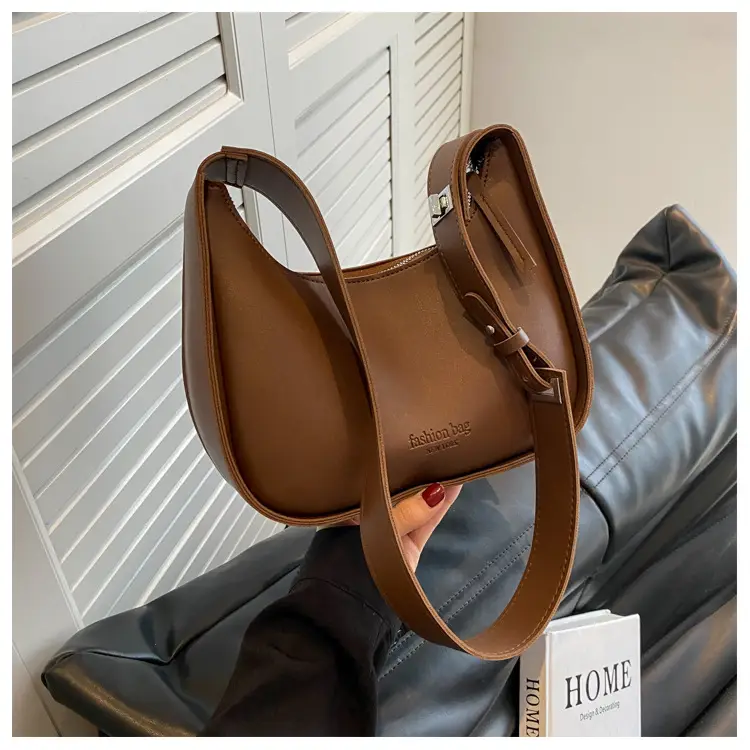 Small Shoulder Messenger Bag Brown Leather 2023 — feature 14