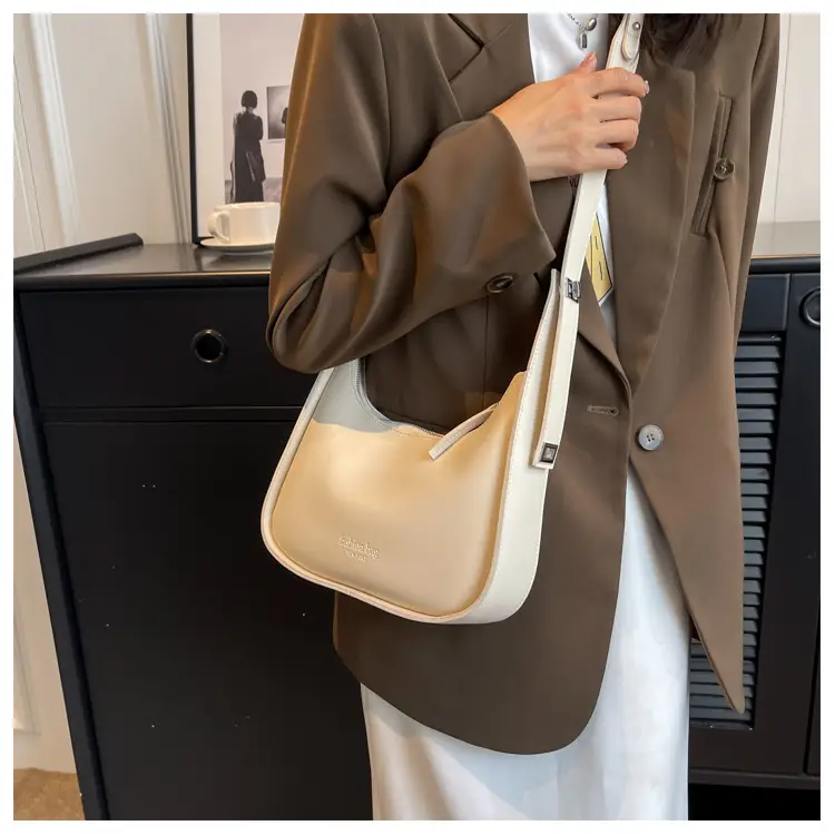 Small Shoulder Messenger Bag Brown Leather 2023 — feature 15