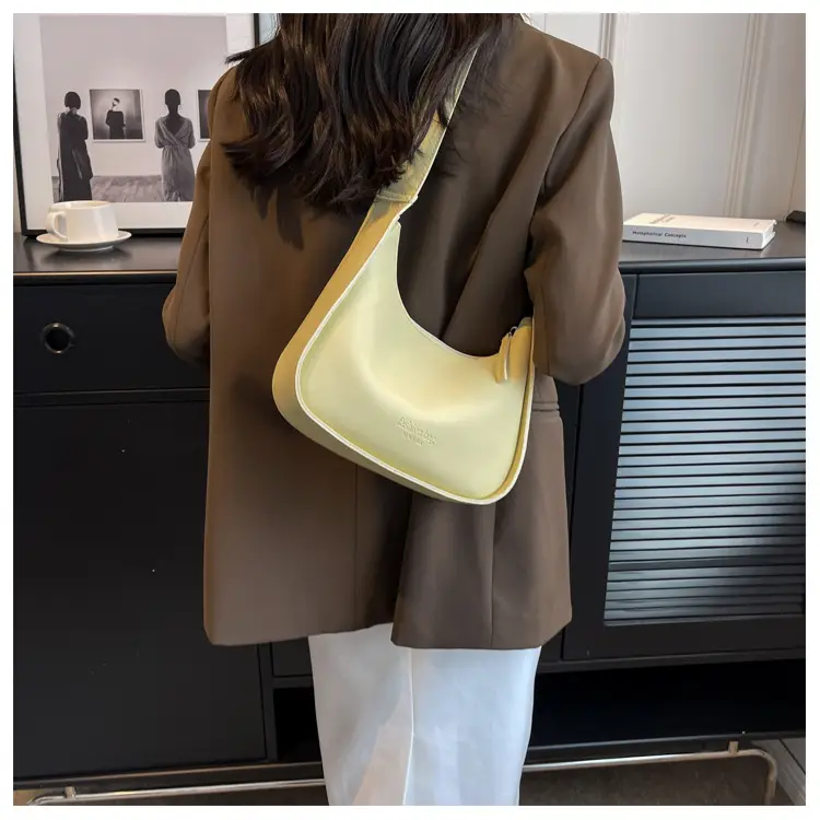 Small Shoulder Messenger Bag Brown Leather 2023 — feature 20
