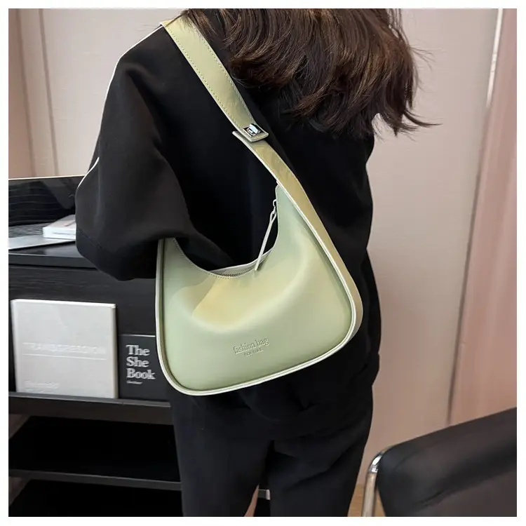 Small Shoulder Messenger Bag Brown Leather 2023 — feature 22