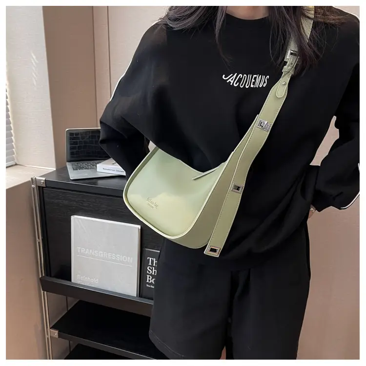 Small Shoulder Messenger Bag Brown Leather 2023 — feature 23