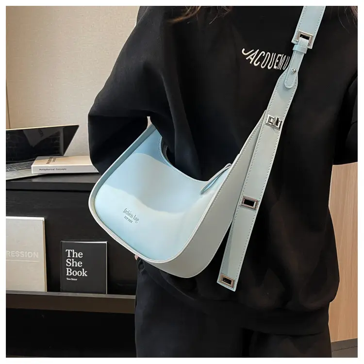Small Shoulder Messenger Bag Brown Leather 2023 — feature 24