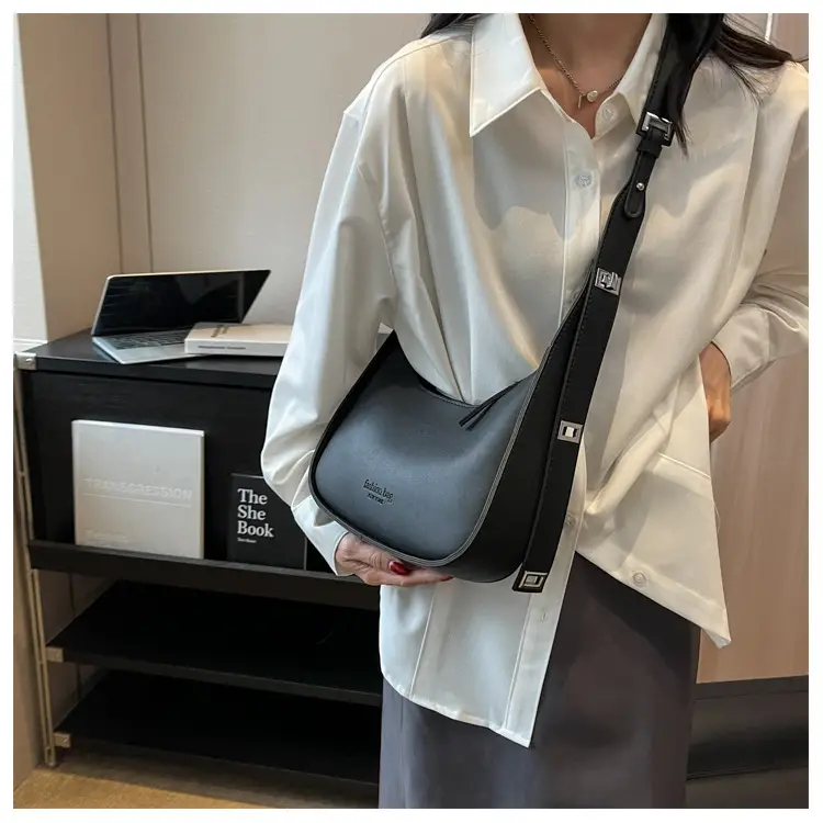 Small Shoulder Messenger Bag Brown Leather 2023 — feature 30