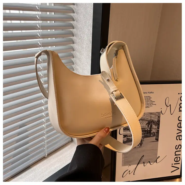 Small Shoulder Messenger Bag Brown Leather 2023 — feature 8