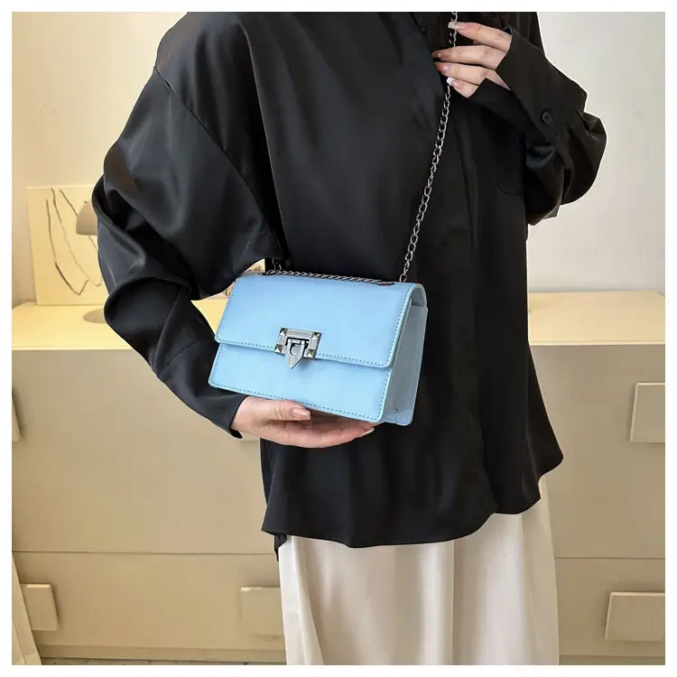 Women's 2023 Chain Shoulder Bag Brown White — feature 18