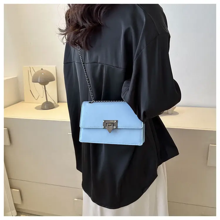 Women's 2023 Chain Shoulder Bag Brown White — feature 19