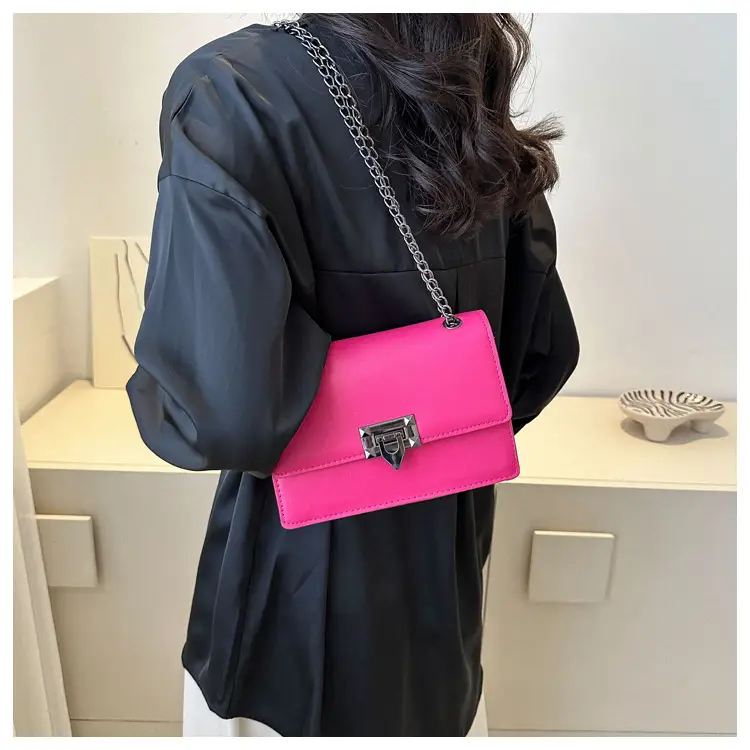 Women's 2023 Chain Shoulder Bag Brown White — feature 20