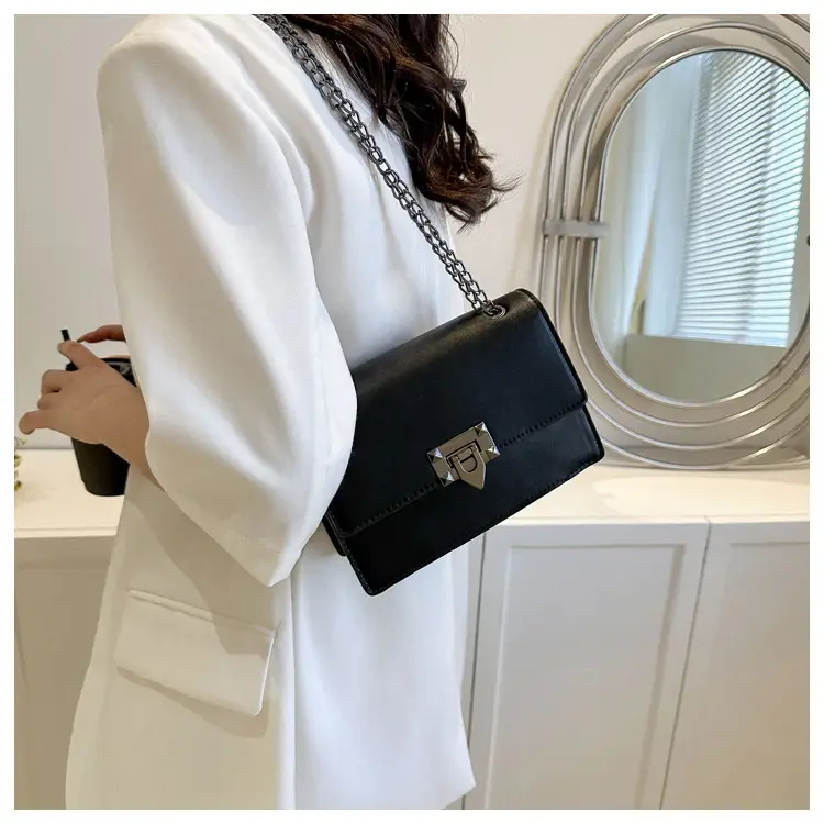 Women's 2023 Chain Shoulder Bag Brown White — feature 22