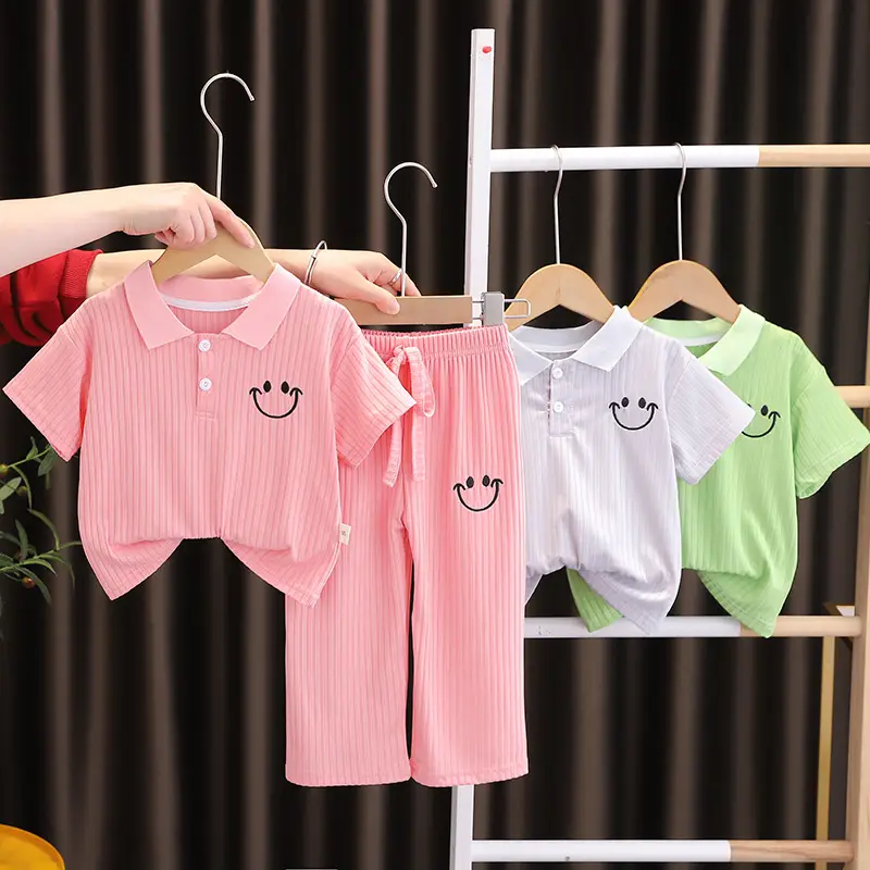 Girls Green Smile Face 2-Piece Summer Suit 2023 — feature 2