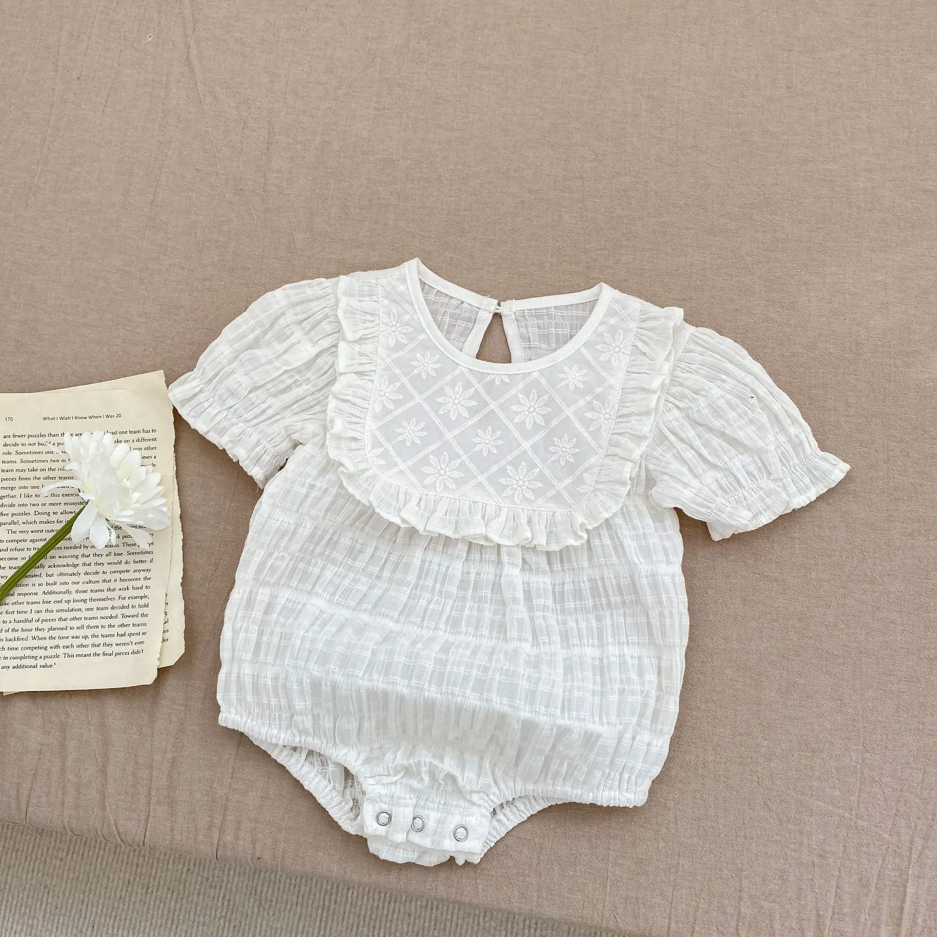 Baby Jacquard Suit Beige White Ear-Triangle Shorts — feature 7