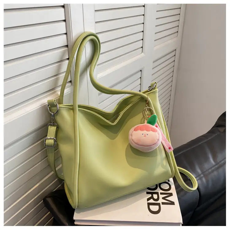 Black Large Capacity Shoulder Crossbody Bag 2023 — feature 12