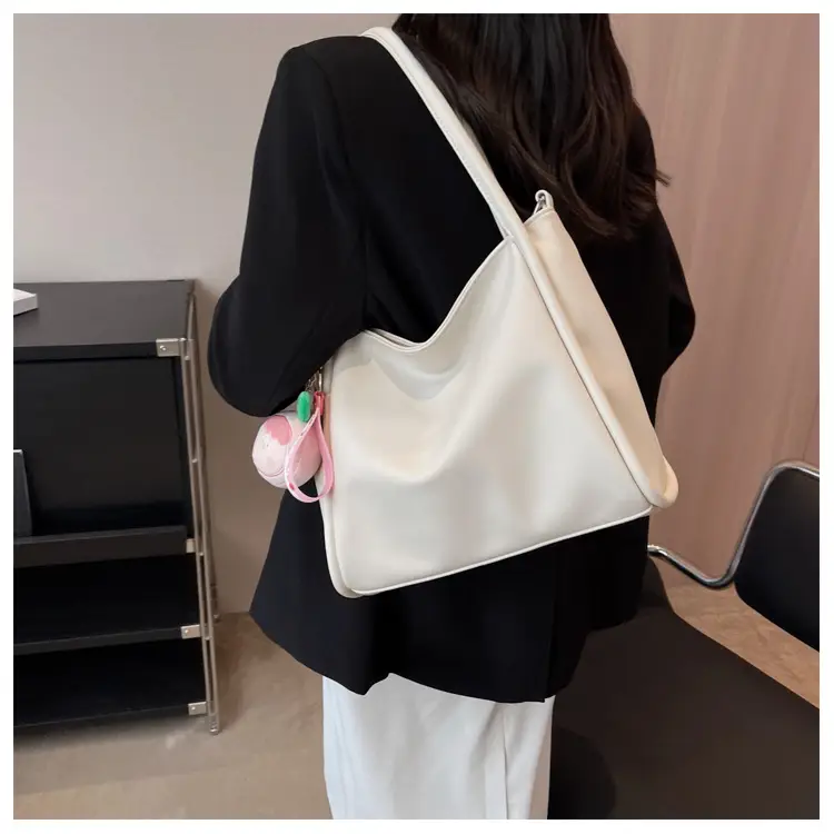 Black Large Capacity Shoulder Crossbody Bag 2023 — feature 15