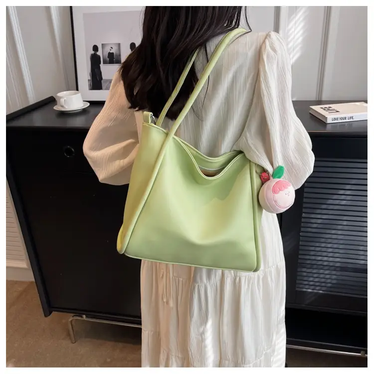 Black Large Capacity Shoulder Crossbody Bag 2023 — feature 22
