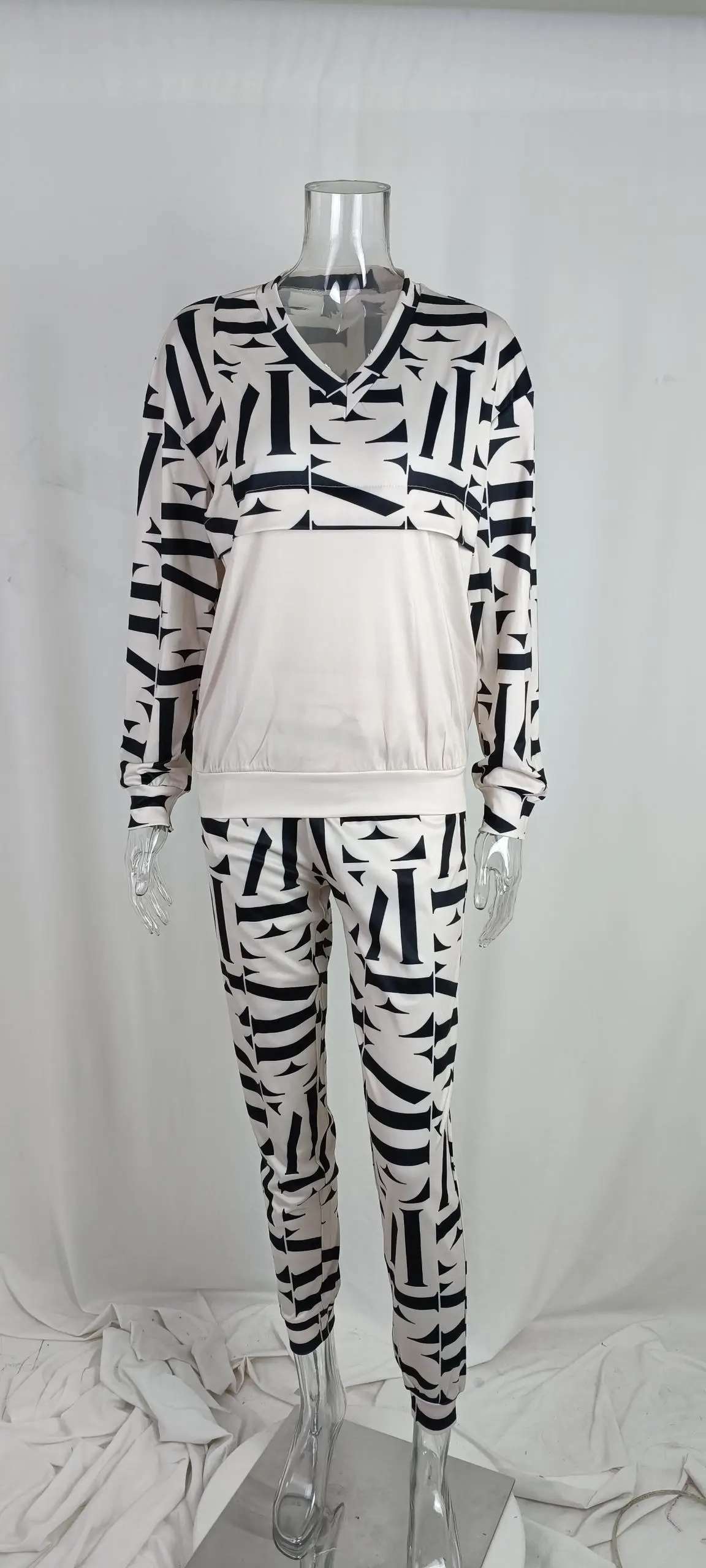 2025 Printed Long Sleeve Slim Fit Suit Black White — feature 11